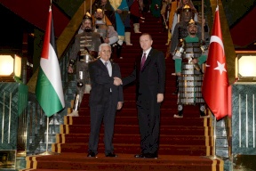 الرئيس عباس يهنئ أردوغان بإعادة انتخابه رئيسًا لتركيا