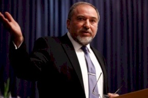 ليبرمان يحرض على عباس ويتهم حماس بمنع صفقة جديدة