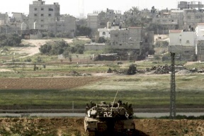 آليات الاحتلال تتوغل وسط إطلاق نار شرق خان يونس