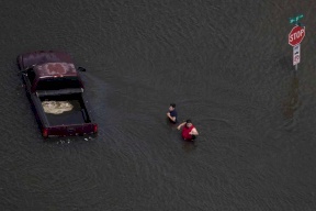 إنقاذ الآلاف.. وحصيلة جديدة لضحايا "هارفي"