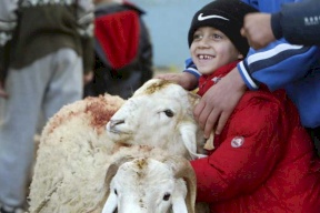 الجزائريون "يهدورن" 5 ملايين دولار في صبيحة العيد