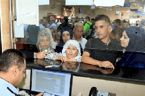 أزمة خانقة يشهدها معبر الكرامة 