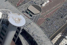 الحجاج يواصلون رمي الجمرات في ثاني أيام التشريق