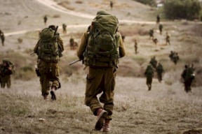 الاحتلال يبدأ مناورات عسكرية في محيط غلاف غزة