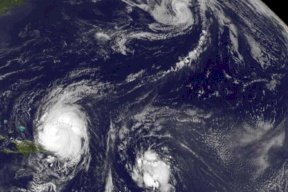 الإعصار "المزلزل" يقترب من فلوريدا.. وترامب يعلن الطوارئ