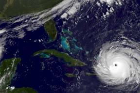 إيرما يقترب من فلوريدا 