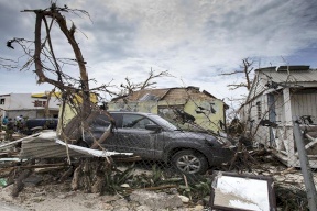 نحو 6,3 ملايين شخص يخلون منازلهم بفلوريدا