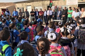 الطلبة يعودون للدراسة في مدرسة "جب الذيب"