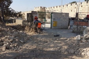 الاحتلال يهدم جداراً ويعيث خرابا بمقبرة الشهداء في القدس