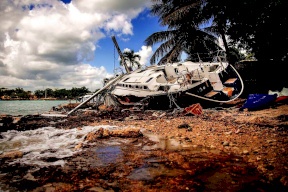 ايرما.. الفوضى تبدأ فوق سطح المحيط 