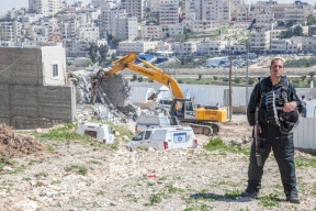 الاحتلال يُسلّم إخطارات هدم جديدة