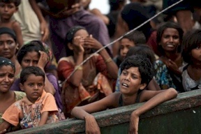 الروهينغا تستغيث للخروج من قريتين نائيتين انفصلتا عن العالم الخارجي