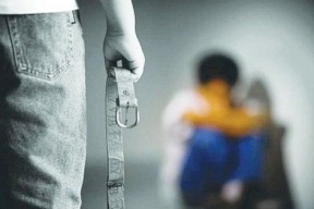 في غزة .. أبُُ يضرب ابنه حتى الموت 