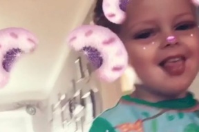 شاهد بالفيديو.. شبح يظهر مع طفل في فيديو سناب شات