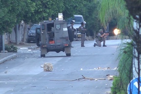 مواجهات اثر اقتحام الاحتلال سكن للطالبات تابع لجامعة خضوري 