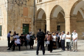 مستوطنون يجددون اقتحامهم للاقصى