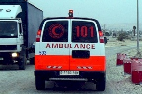 مستوطن يدهس شابا في الخليل