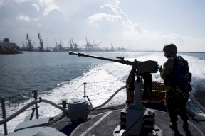 زوارق الاحتلال تستهدف الصيادين في غزة 