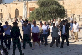 متطرفون يقتحمون باحات المسجد الأقصى