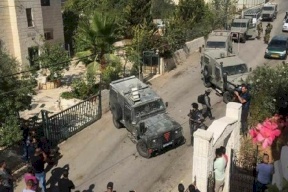 قوات الاحتلال تسلم عائلة الشهيد الجمل اخطارا بهدم منزلهم