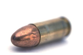 رصاصة مجهولة تُصيب فتاة في نابلس