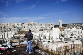 رغم الطوق الأمني المفروض على الضفة..اسرائيل تسمح بدخول العمال الفلسطينيين 