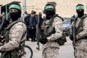 الاحتلال يطلق النار على قوة من حماس وسط غزة والقوة ترد 