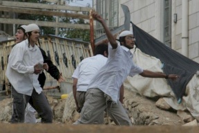 مستوطنون يعتدون على المقدسيين في البلدة القديمة