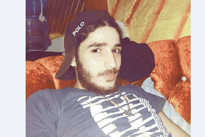 السكين لا يزال عالقاً في رأسه..علاء أحب قريبته الام لخمسة أولاد فهربت معه وهذا ما حصل