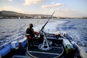 مجدداً.. الإحتلال يستهدف الصيادين في بحر غزة