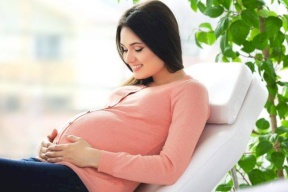 للمرأة الحامل والمرضعة.. تجنبي شرب هذه الأعشاب