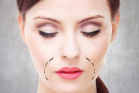 تخلص من خطوط الضحك من خلال هذه التمارين