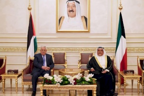 الرئيس يعقد اجتماعين في الكويت 