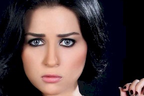 مي عز الدين تكشف عن وشم جديد في هذه المنطقة من جسدها.. والجمهور يحذرها