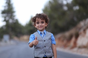  رسالة قوية للعالم: طفل فلسطيني يرفض المنتجات الإسرائيلية