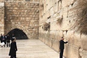 "بينس" يزور حائط البراق