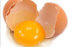 بسبب بيضة مكسورة.. رجل يتصل بالإسعاف
