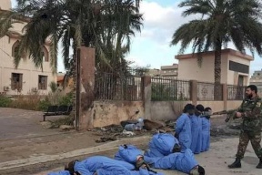 صور| إعدام 10 دواعش علناً في بنغازي