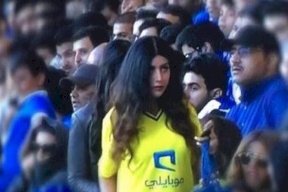في السعودية.. مطاردة فتاة داخل ملعب كرة قدم
