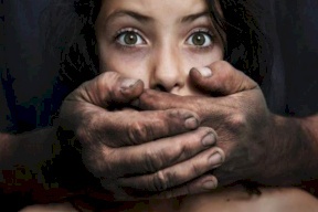 "عايرته" بإدمانه فقتلها وقتل طفلته ثم ذبح نفسه