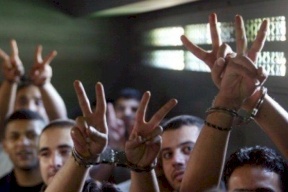 المالية "الإسرائيلية" ترفض طرح ليبرمان بمصادرة رواتب الأسرى