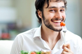 أنواع من الأطعمة تساعد على التخلص من القلق