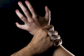 جريمة مروعة.. 4 جناة اغتصبوا فتاة وصوروها عارية