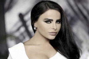 صورة| فنانة لبنانية تثير الجدل بعد نشر صور لها بالحجاب