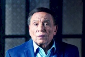 ممثلة تعتذر عن التمثيل مع عادل إمام