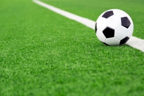 لحظة وفاة لاعب مغربي داخل الملعب.. فيديو