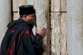 قرارا بفتح كنيسة القيامة