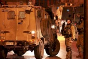 الاحتلال يعتدي على فتى ويعتقله بالخليل 