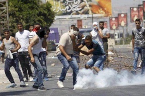 إصابة بالصدر والكتف خلال مواجهات في مخيم الأمعري