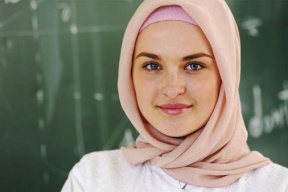 180 ألف دولار لـ 3 نساء أجبرن على خلع الحجاب !